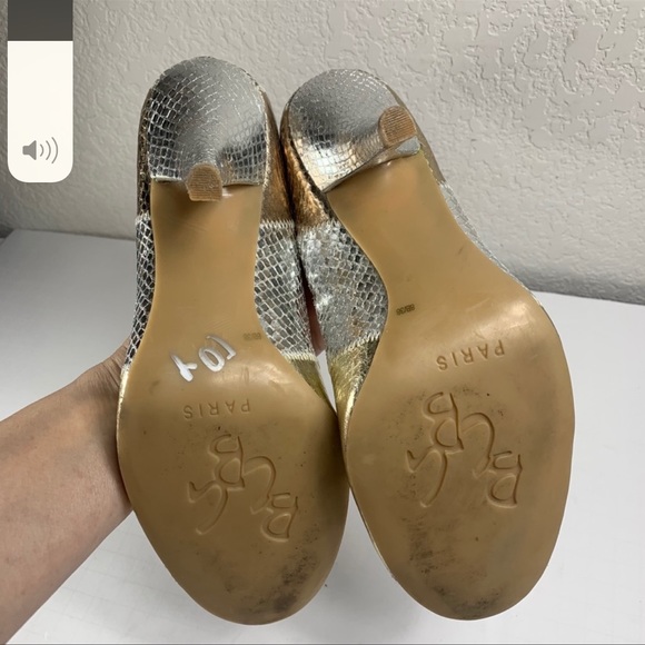 BCBG Paris silver gold snake skin leather heels round toe disco size 8 - Picture 11 of 11